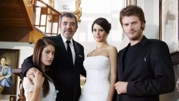 donusu-dillere-destan-olacak-ask-i-memnunun-efsane-ekibi-citayi-arsa-cikaracak-yeni-diziyle-geliyor-yine-bir-klasikten-uyarlama-1633176331039.jpg Dönüşü dillere destan olacak! Aşk-ı Memnu'nun efsane ekibi çıtayı arşa çıkaracak yeni diziyle geliyor! Yine bir klasikten uyarlama!-3