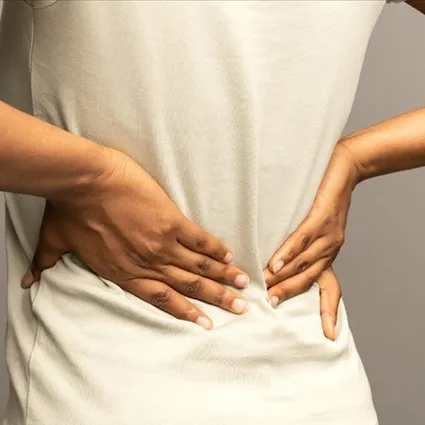 Sırt ve karın ağrısı böbrek taşının habercisi olabilir!