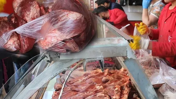 Şanlıurfa'da vatandaşlar sakatat almak için yarıştı!-1