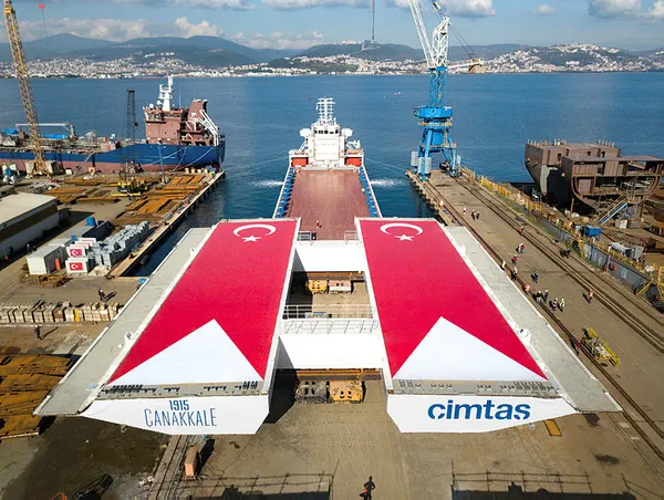 Simgelerin Köprüsünün ilk tabliyesi Çanakkale’ye ulaştı! Taşınması tam 18 saat sürdü!