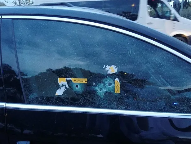 Bakırköy'de lüks otomobile silahlı saldırı!-3