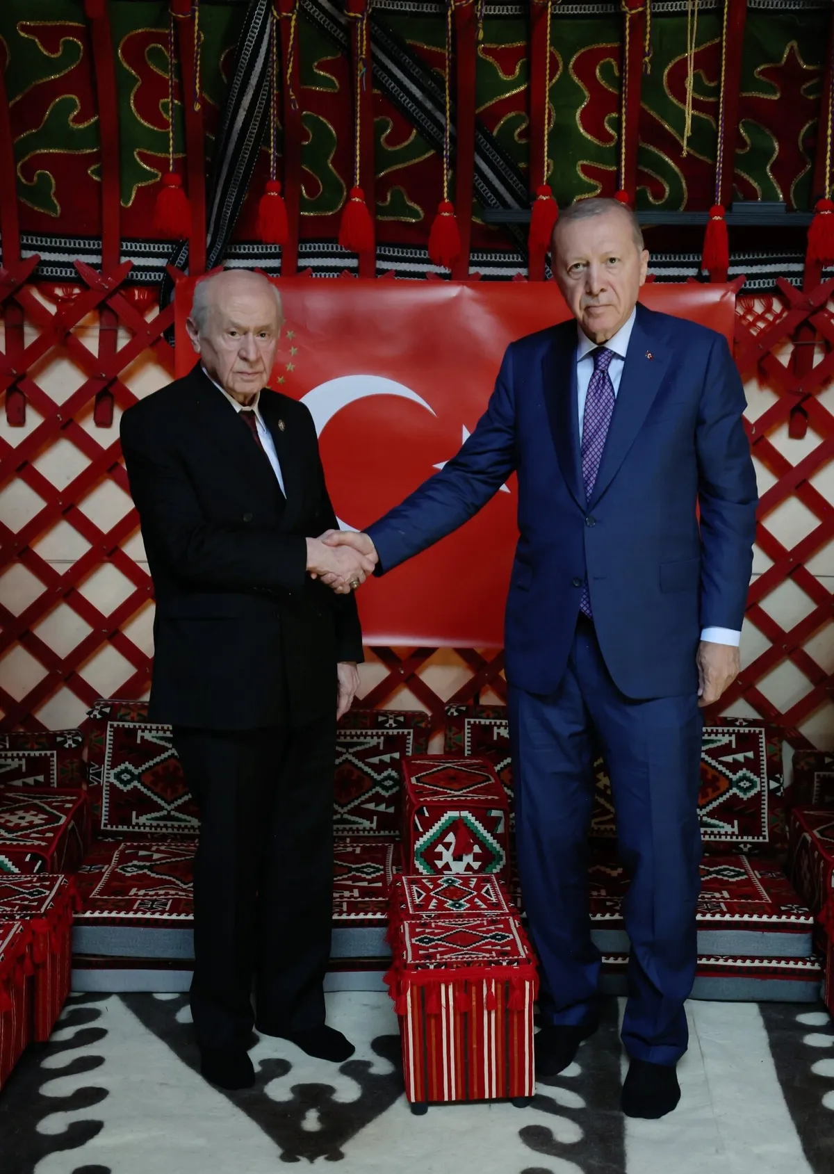 han-cadirinda-sohbet-devlet-bey-konaginda-zirve-1787664586130.jpeg Han çadırında sohbet Devlet Bey Konağı'nda zirve: Başkan Erdoğan ve Devlet Bahçeli Ahlat'ta görüştü-2