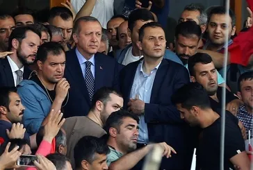 15 Temmuz'da Başkan Erdoğan'ın en yakınındaki isimdi! Berat Albayrak o geceyi nasıl anlattı? "Namazını kıldı Bismillah deyip süreci başlattı"