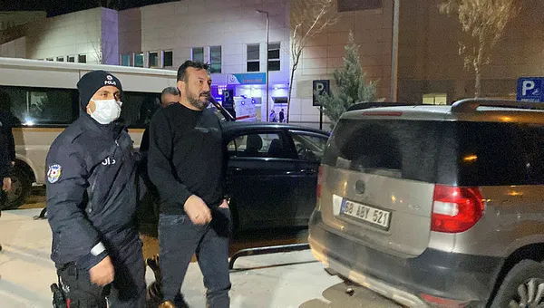 sarhos-surucu-297-promil-alkolle-cakarli-arac-kullanirken-yakalandi-ben-ozel-kuvvetlerden-tolga-aslan-1641449583134.jpg Sarhoş sürücü 2.97 promil alkolle çakarlı araç kullanırken yakalandı: Ben özel kuvvetlerden Tolga Aslan-4