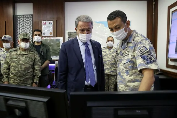 Son dakika: Bakan Akar, Libya'da Mehmetçik'le bir araya geldi! Dünyaya net mesaj: Vazgeçmemiz söz konusu değil-3