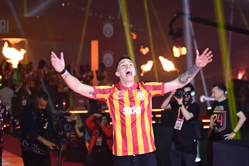 fernando-muslera-galatasaraydan-ayrilacak-mi-futbolu-birakacagi-kulubu-acikladi-1717964436800.jpg Fernando Muslera Galatasaray'dan ayrılacak mı? Futbolu bırakacağı kulübü açıkladı-7