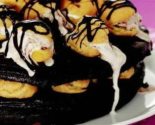 Dondurmalı Profiterollü Pasta Tarifi