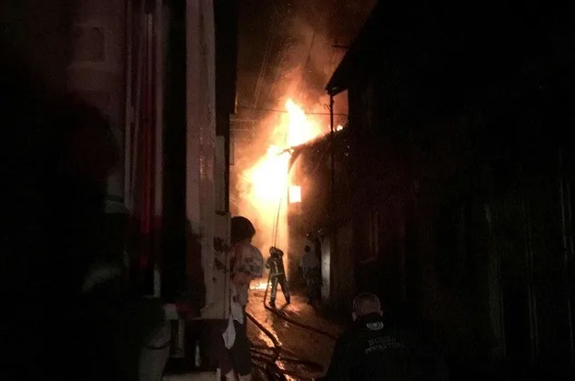 Son dakika: Bursa’da iki katlı binada korkudan yangın