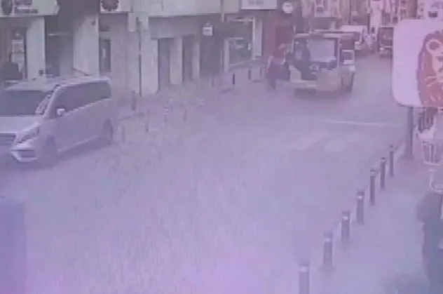 Karşıdan karşıya geçmek isterken hayatının şokunu yaşadı! Yer: Bayrampaşa
