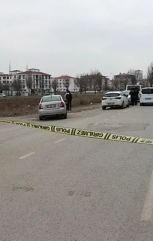 Elazığ'da yol ortasında silahlar patladı! Dehşet anları kamerada