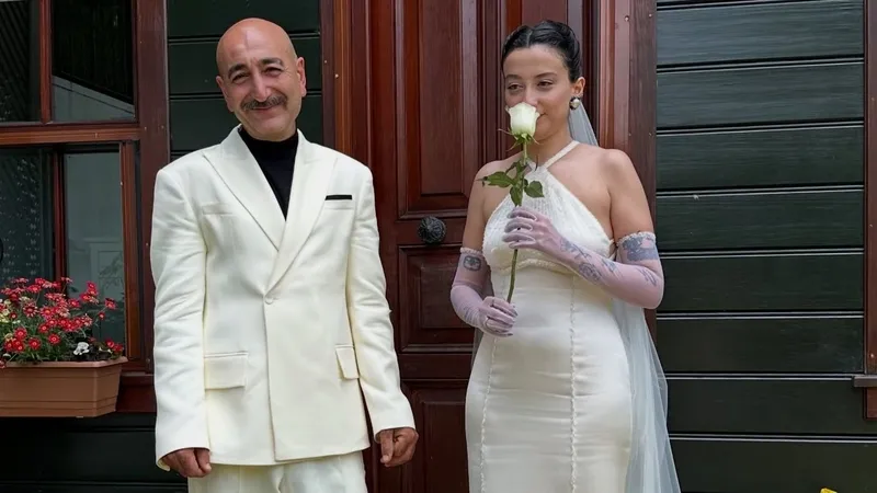 minik-diva-bebe-yolda-melike-sahin-konserde-hamile-oldugunu-acikladi-1777406814485.jpg Minik diva bebe yolda: Melike Şahin konserde hamile olduğunu açıkladı-3