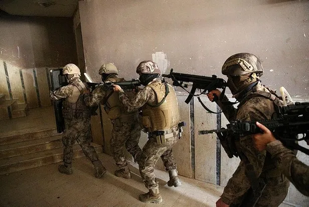 mersinde-teror-orgutu-deasa-operasyon-2-bombaci-paketlendi-1652087712410.jpeg Mersin'de terör örgütü DEAŞ'a operasyon: 2 bombacı paketlendi-2