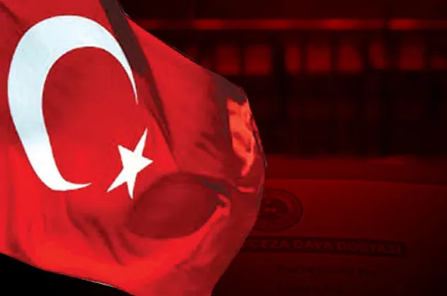 Türk bayrağına çok çirkin hakaret!
