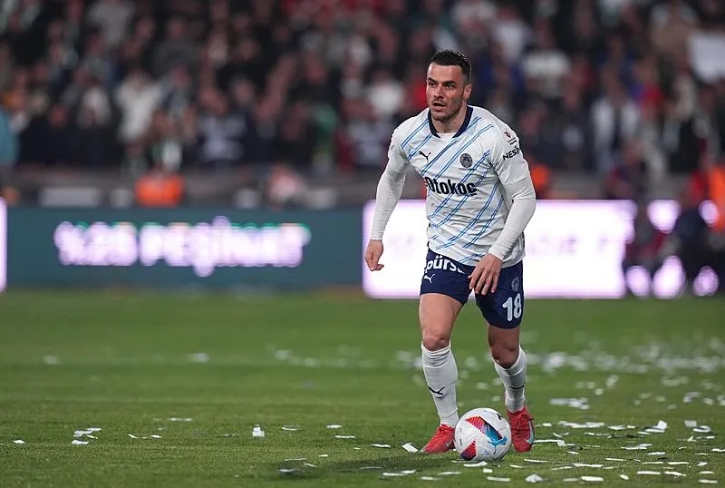 Fenerbahçe’den Kostic teklifi!