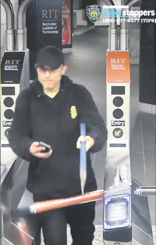 84 yaşındaki Mustafa dede genç meslektaşları ile mazbatasını aldı!-4