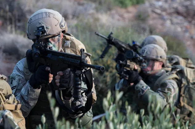 Güvenlik güçlerine el bombası atmaya çalışan PKK'lı terörist 'Renas' kod adlı Kutbettin Saltan, etkisiz hale getirildi!