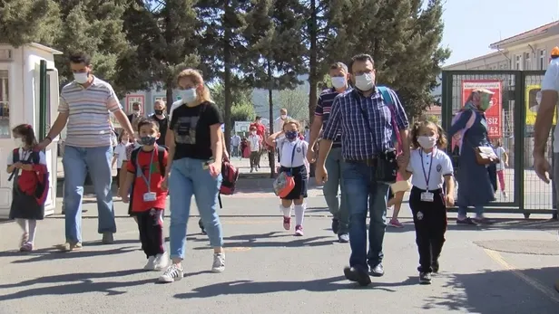 İstanbul’da zammı beğenmeyen servisçiler işi bıraktı!