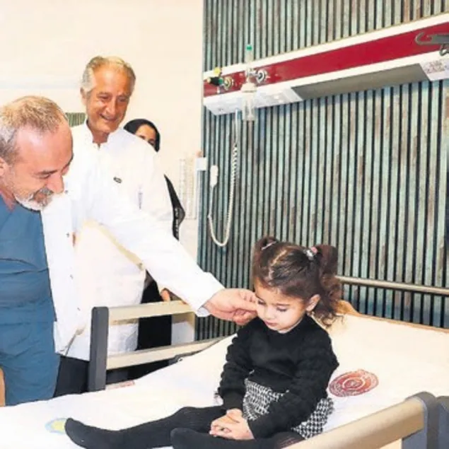 Midesinden yemek borusu yaptılar