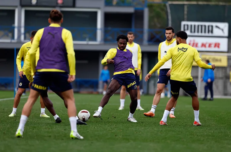 İsmail Kartal'dan flaş orta saha tercihi! İşte Fenerbahçe'nin Karagümrük maçı 11'i - 3