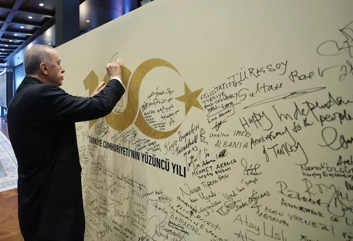 Türkiye Cumhuriyeti 100'üncü yaşını kutluyor! Başkan Erdoğan Külliye'de tebrikleri kabul etti: 20 yılda 100 yıllık icraat-7