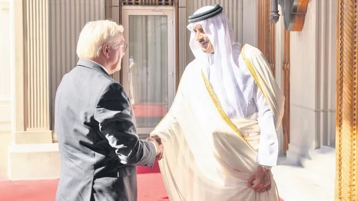 israil-destekcisi-almanya-cumhurbaskani-steinmeieri-katarda-kimse-karsilamadi-yarim-saat-ucak-kapisinda-beklet-1701382483325.jpeg İsrail destekçisi Almanya Cumhurbaşkanı Steinmeier'i Katar'da kimse karşılamadı! Yarım saat uçak kapısında bekletildi-3