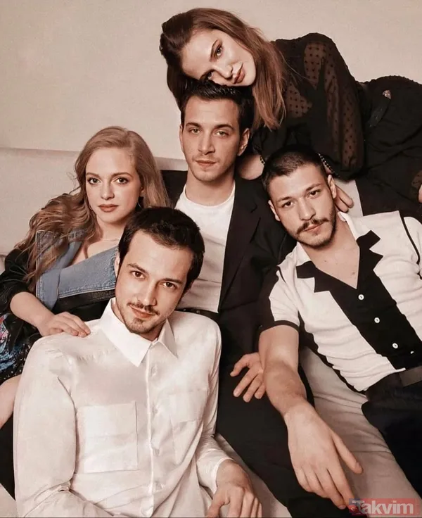 Ünlüleri hiç böyle görmediniz! Biri bulaşık başında diğeri yatak sohbetinde! Serenay Sarıkaya, Çağatay Ulusoy, Beren Saat, Aslı Enver... - 20