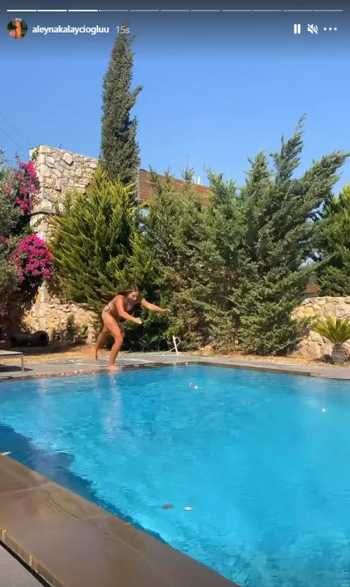 Survivor Aleyna açıldıkça açıldı tanga bikinisiyle pat diye atladı! Su kuşu Aleyna Kalaycıoğlu sosyal medyayı birbirine kattı-6