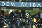 İZLE I Kadıköy’de maç sonu Fenerbahçe yönetimi ve taraftarlar arasında kavga çıktı!