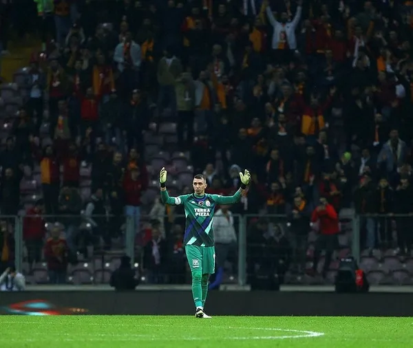 Muslera Cimbom'un Buffon'u olacak!-2