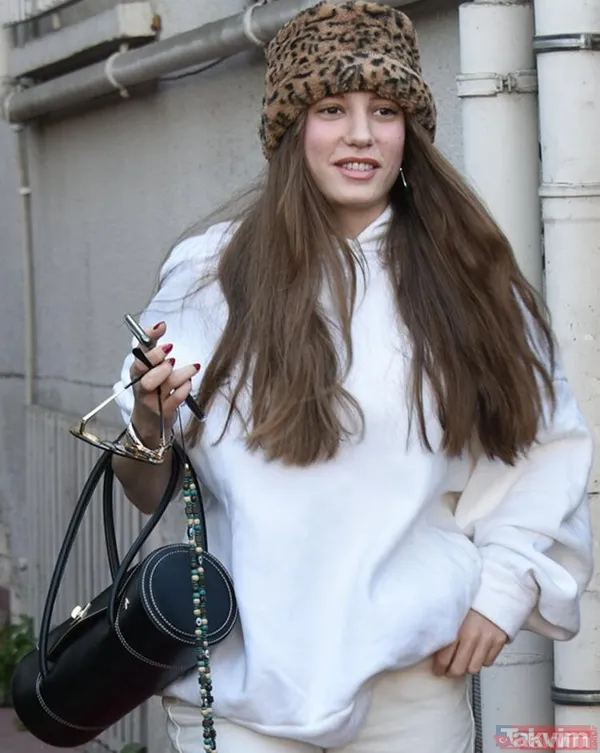 Merve Boluğur'un takipçisine verdiği cevap olay yarattı! Üniversiteye hazırlanan Merve: Tablo gibiyim... - 26