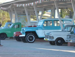 Araç müzesi ziyaretçilerini zamanda yolculuğa çıkarıyor