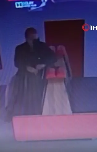 İstanbul'da AVM'de ilginç hırsızlık! Saniye saniye kaydedildi