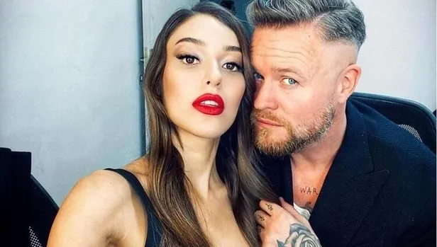 farah-zeynep-abdullahla-birlikteligini-sonlandiran-umut-evirgenin-bu-kez-de-dilan-cicek-denizle-ask-yasadigi-o-1671917441977.jpeg Farah Zeynep Abdullah'la birlikteliğini sonlandıran Umut Evirgen'in bu kez de Dilan Çiçek Deniz'le aşk yaşadığı öne sürüldü-5