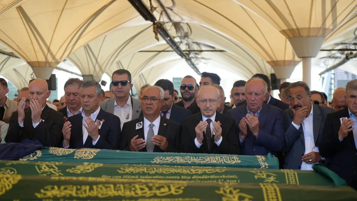 asli-baykaldan-ozel-ve-kilicdarogluna-vefa-gondermesi-1784376554601.jpeg Aslı Baykal’dan Özel ve Kılıçdaroğlu’na vefa göndermesi-4