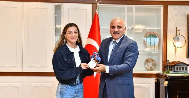 Buze Naz Çakıroğlu Trabzon Valisi İsmail Ustaoğlu ve Büyükşehir Belediye Başkanı Murat Zorluoğlu’nu ziyaret etti