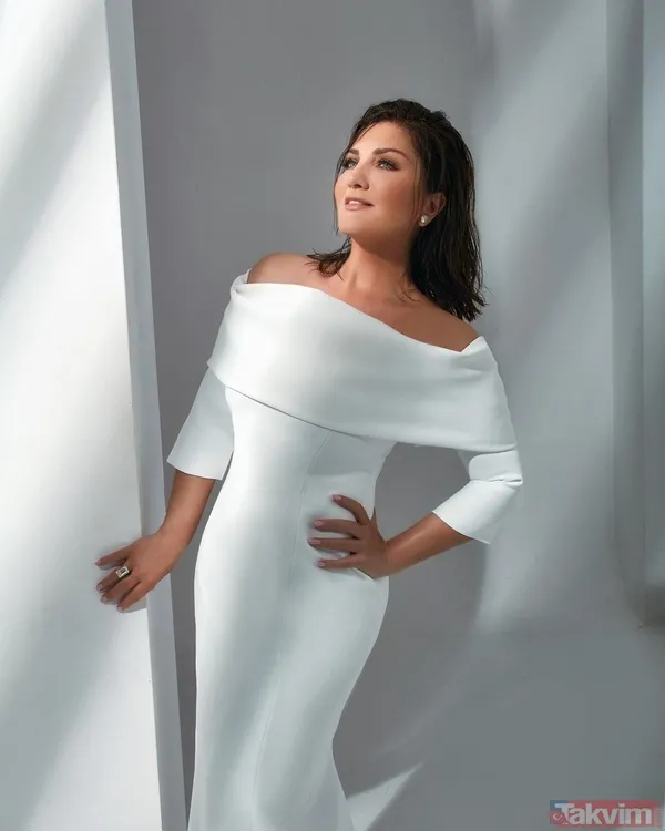 Hakan Altun’un partneri Sibel Can vücudunu saran elbisesiyle döktürdü! Hakan Ural’ın ‘yaşayan efsane’ dediği Sibel ortalığı salladı - 3