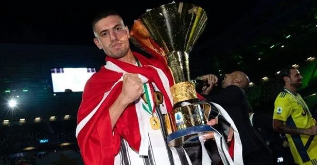 Merih Demiral kupayı kaldırdı