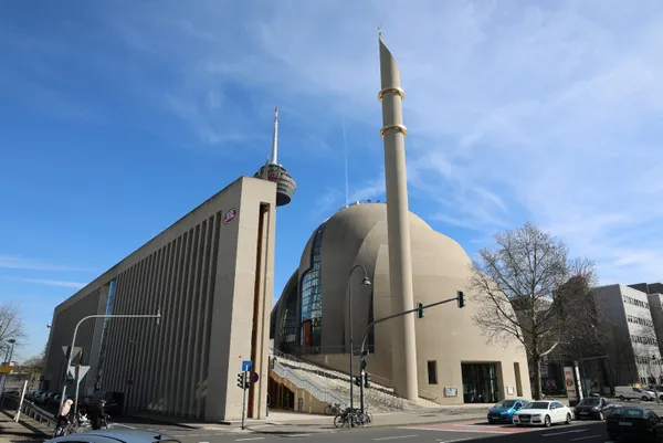 almanyadan-cesur-karar-koln-belediye-baskani-henriette-reker-irkcilara-ragmen-cuma-gunleri-ezan-okunmasina-onay-verdi-1634020034952.jpg Almanya'dan cesur karar! Köln Belediye Başkanı Henriette Reker ırkçılara rağmen cuma günleri ezan okunmasına onay verdi-5