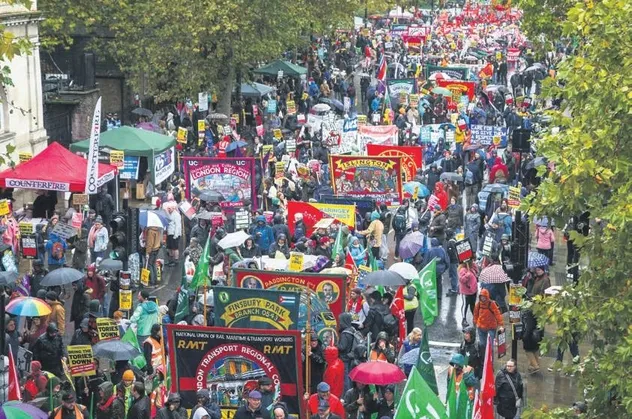 Londra’da hayat pahalılığına isyan: CHP'li Kılıçdaroğlu'nun para bulmaya gittiği İngiltere'de halk parasızlıktan sokaklara döküldü