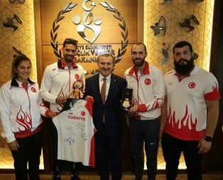 Bakan Osman Bak milli atletleri kabul etti