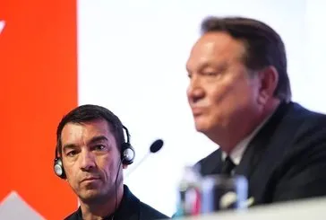 Beşiktaş'ta kritik zirve! Hasan Arat van Bronckhorst ile görüştü