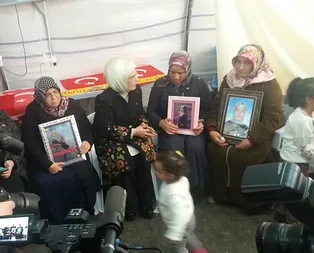 Son dakika: Emine Erdoğandan evlat nöbetindeki ailelere ziyaret