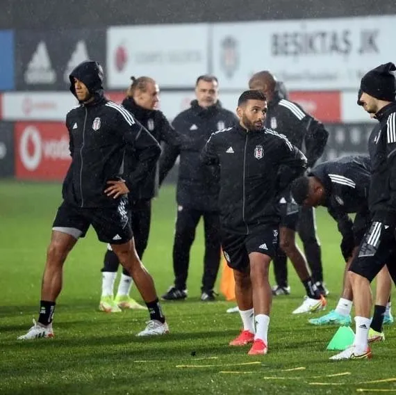 besiktas-ajax-maci-saat-kacta-hangi-kanalda-besiktas-ajax-maci-sifreli-mi-sifresiz-mi-iste-ilk-11ler-ve-canli-izleme-yollari-1637735190632.jpg