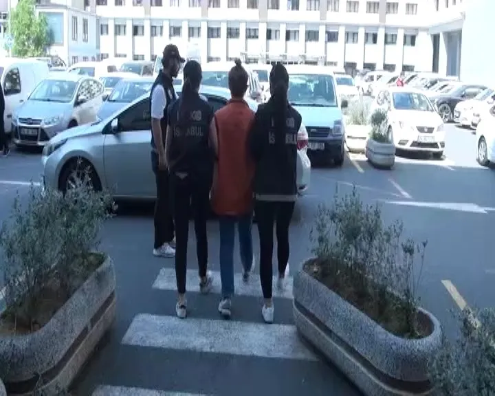 Şarkıcı Kalben adli kontrol kararıyla serbest bırakıldı! 'Skunk'u oyuncağa zulaladı: "İçiciyim satıcı değilim"-4