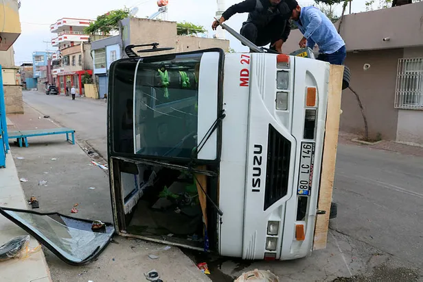 Adana'da tarım işçilerini taşıyan servis araçları çarpıştı: 12 yaralı-2