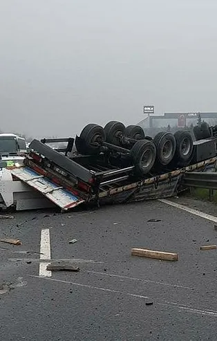 TEM’de akılalmaz kaza! TIR takla attı