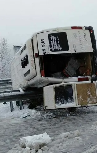 Son dakika: Bartın'da işçileri taşıyan servis devrildi: Çok sayıda yaralı var