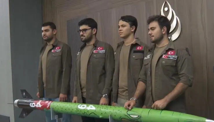 ABD'de şampiyon olan İTÜ Vefa Havacılık Takımı, İlim Yayma Vakfı Mütevelli Heyeti Başkanı Bilal Erdoğan ile bir araya geldi-3