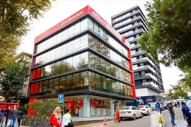Akbank'ta neler oluyor? İşte 43 saatlik kesintinin nedeni!