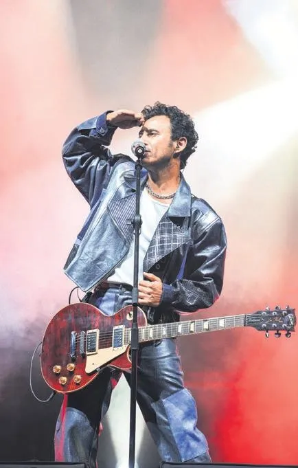 melisa-asli-pamuk-paris-moda-haftasindaki-zarafetiyle-goz-kamastirdi-1696115905552.jpeg Melisa Aslı Pamuk, Paris Moda Haftası'ndaki zarafetiyle göz kamaştırdı-8